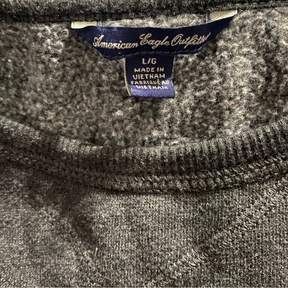 American Eagle Soft LS Scoop Neck Dark Gray Sweatshirt Sequin Penguin - Picture 4 of 5